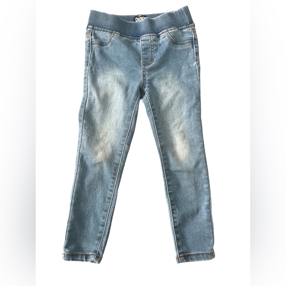 DKNY Girls Light Blue Denim Skinny Jeans. Size: 2T. Good Condition.